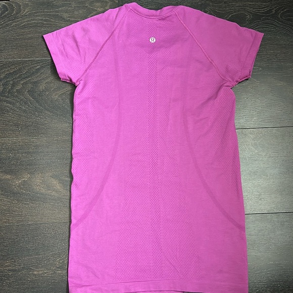 LULULEMON SWIFTLY TECH SHORT SLEEVE. - Picture 3 of 5